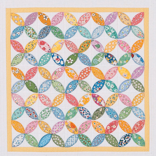 Closeup of central design with small orange peel blocks from appliqué orange peel quilt