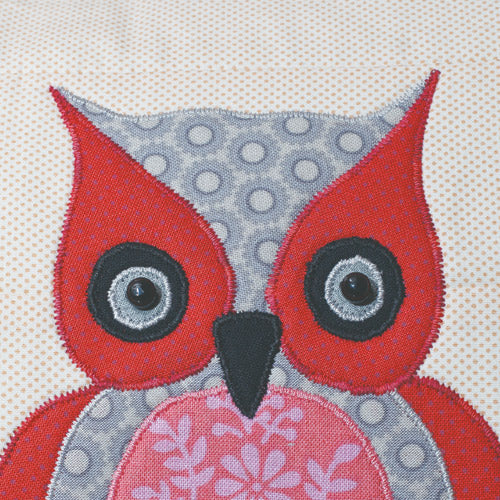 Closeup of appliqué owl from appliqué owl sewing machine cover
